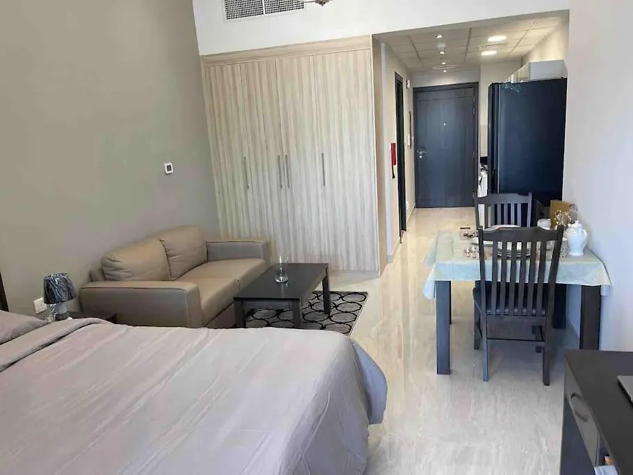 Cozy Studio Business Bay Burj Khalifa Canal View Dubai